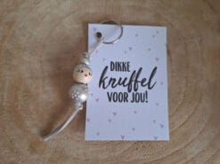 sleutelhanger met gelukspoppetje knuffel zilver. Zo vind je heel makkelijk jouw sleutel.