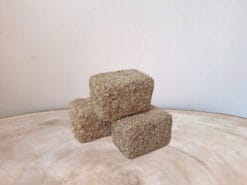 Met deze strobalen hebben de dieren het naar hun zin.