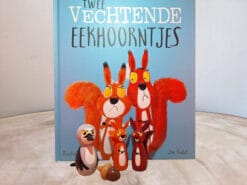 Met twee vechtende eekhoorntjes kun je het verhaal zomaar naspelen.
