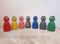 Met de peg dolls van Het Kleurenmonster kun je alles zelf navertellen.